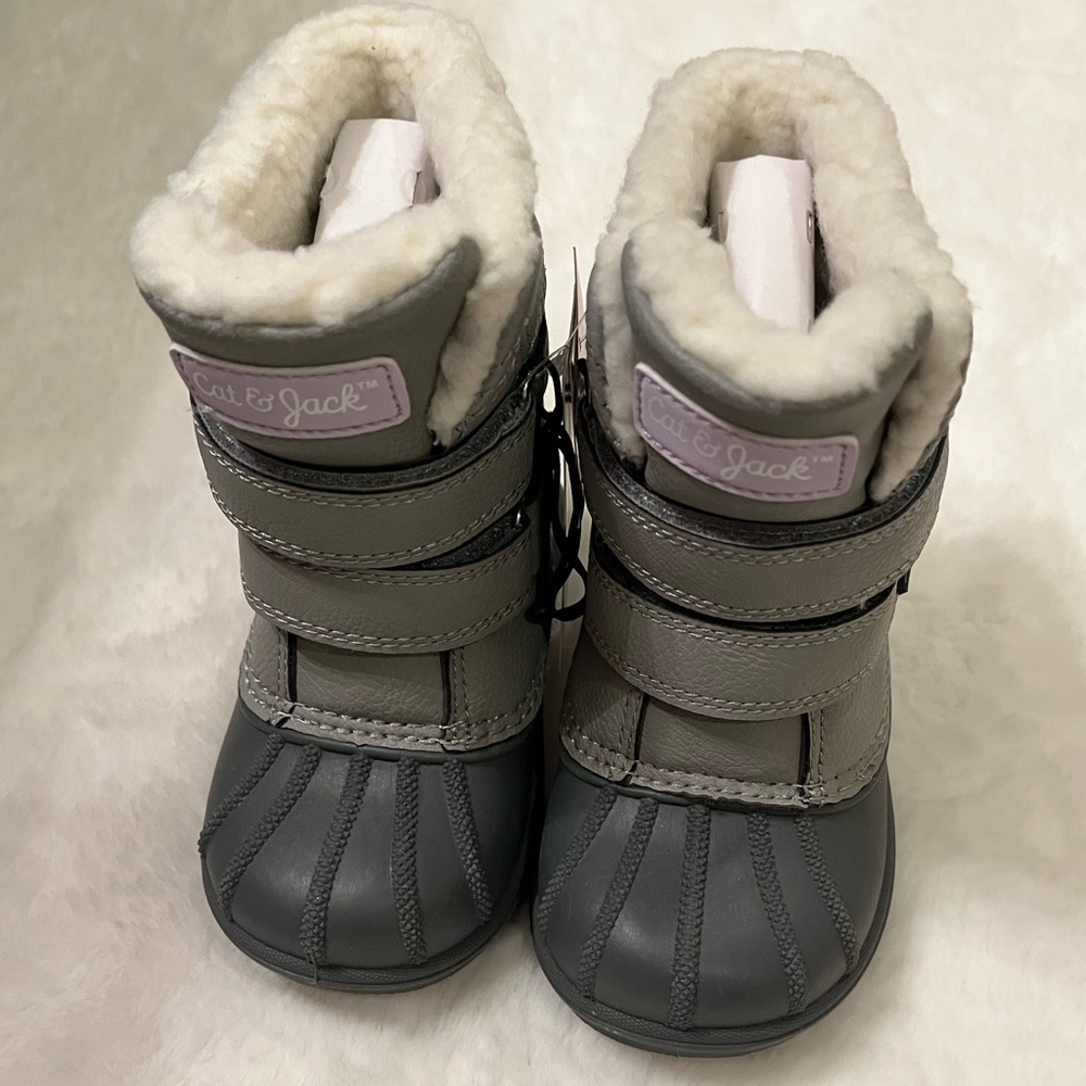 NEW Toddler winter boots, size 6